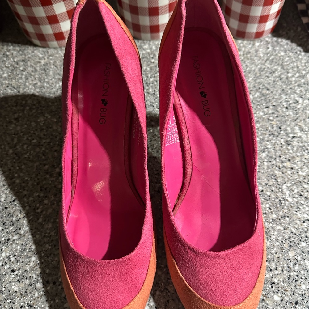 Fashion BugWomen’s (Sz 10) Pink & Orange Barry Pump Suede Round Toe Kitten
